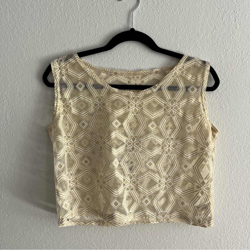 Geometric cropped lace top